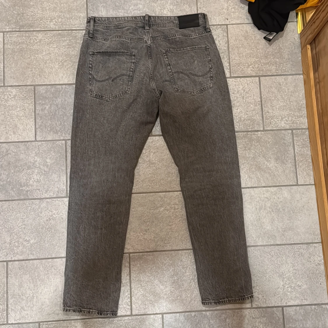 Grå jeans från Jack & Jones - 1