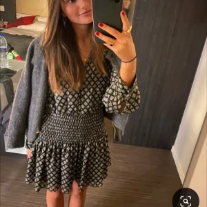 Volangklänning - Populär och slutsåld klänning från Zara🌸Första bilderna är lånade🤗