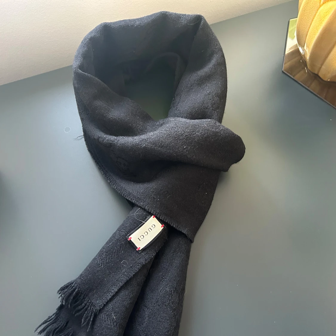 Svart halsduk från Gucci