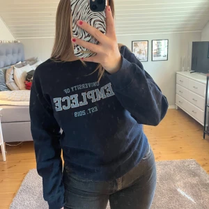 Snygg sweatshirt  - Skön tröja i fint skick 💕