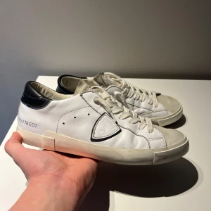 Phillip Model - Säljer mina Phillipe Model skor i bra skick , inga skador . Inget og. Hör av er vid frågor