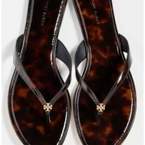 Flipflops / sandaler - Söker!! liknande sandaler / flipflops med tortoise mönster från tory burch, men liknande funkar också hmu om du vill sälja!! storlek 38-41