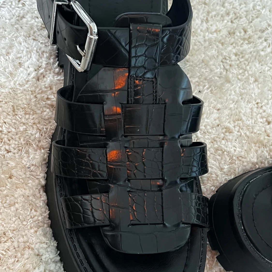 Svarta sandaler med spänne - 3