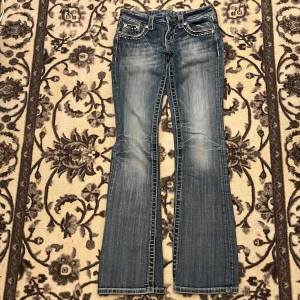 Miss Me Jeans - Midjemått rakt över: 33cm Innerbenslängd: 78cm