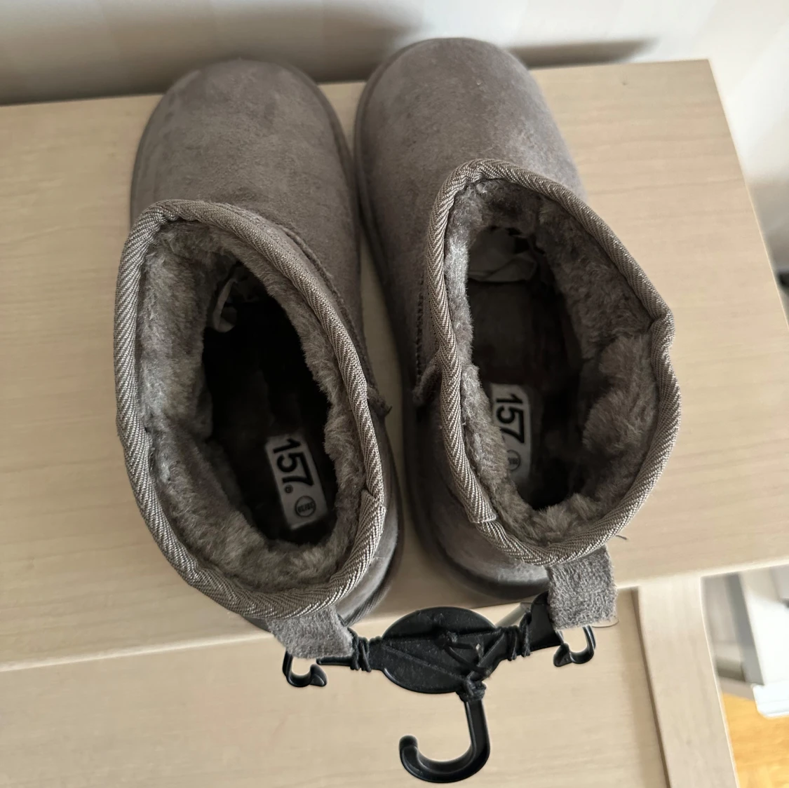 Gråa ”uggs” - 1