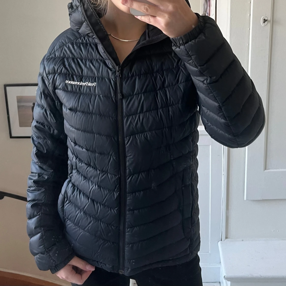 Svart dunjacka från Peak Performance