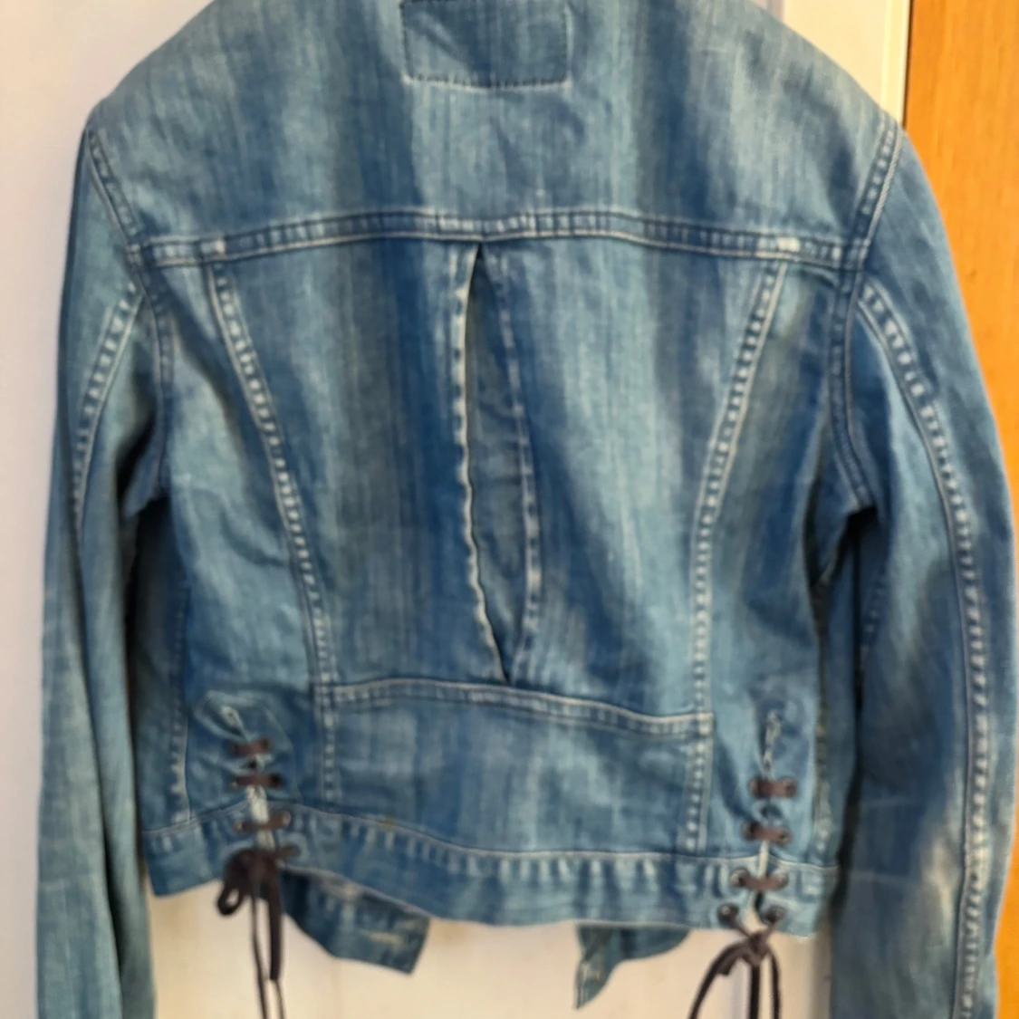 Blå jeansjacka från Levi's - 1