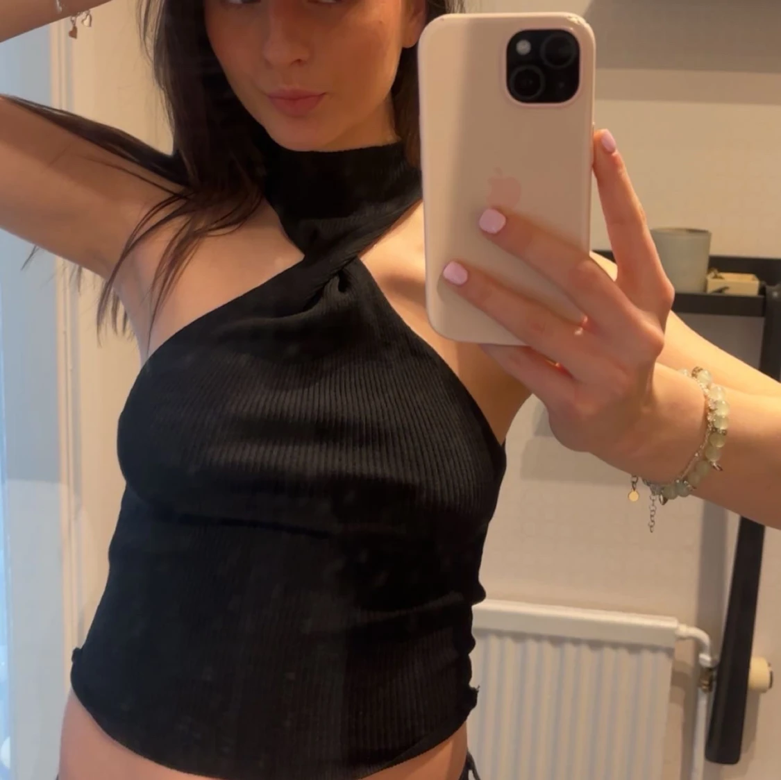 Svart ribbad oneshoulder topp