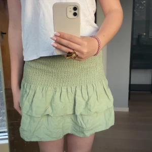 Somrig kjol! - Passar perfekt till sommaren!! Inga defekter 💞💞💞