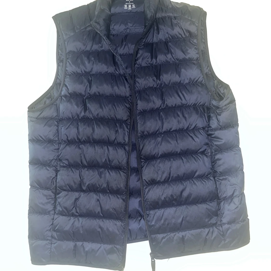 Svart dunväst från Uniqlo