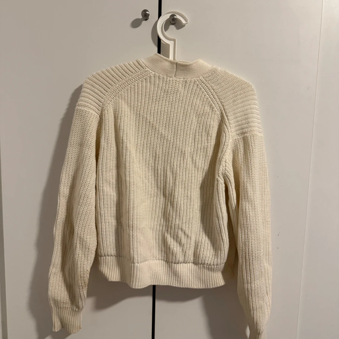 Vit stickad kofta från H&M - 1