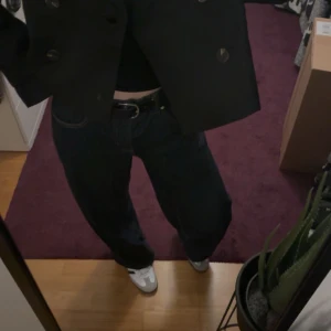 Samba adidas skor - Säljer mina sambas som jag använt 1 gång, då de inte riktigt min stil. Storlek 36 2/3 men passar mig som har strl 37❤️ nypris 1449kr. Mitt pris 900kr 