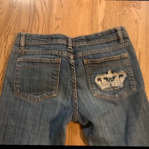 Lågmidjade VB liknande jeans  - Skriv för fler bilder/måttt fint skirre preiset kan diskuteras🪷🕉️✌️💔