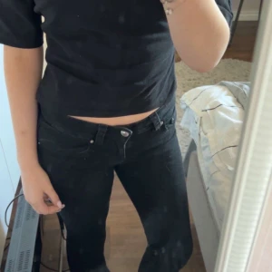 Svarta jeans - säljer dessa svarta jeans från gina för 300kr nypris ä 500kr