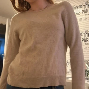Tröja - Beige tröja i 100 % Kashmir, bra skick!