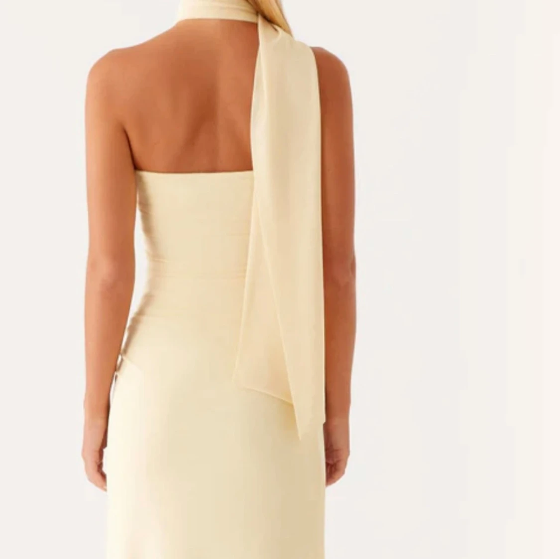 Gul axelbandslös långklänning - 2