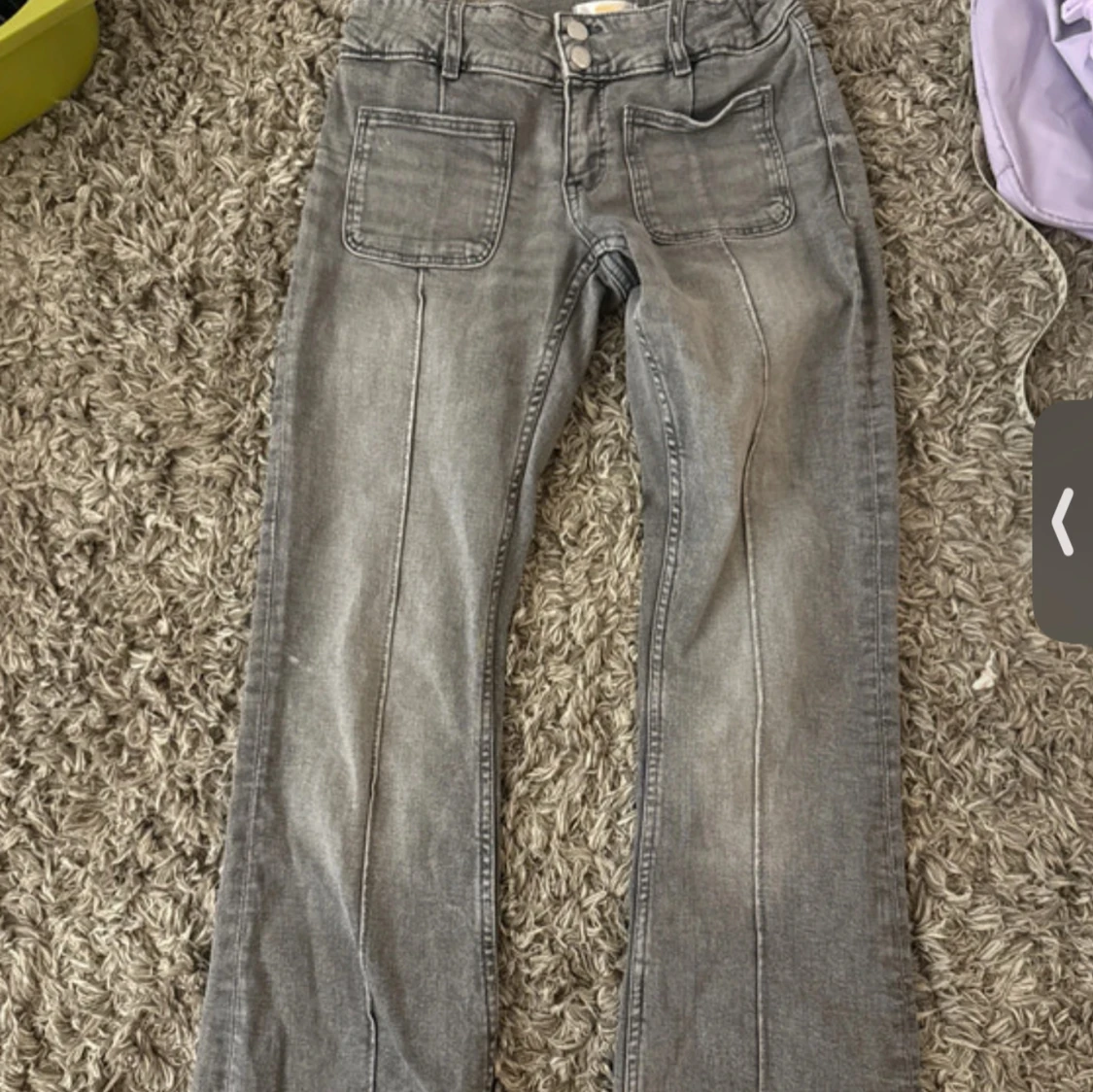 Grå jeansbyxor med fickor - 3