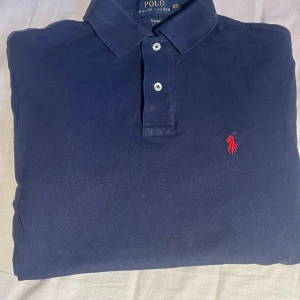 Ralph lauren piké - • Ralph lauren piké • Storlek XS • Marinblå • Sparsamt använd