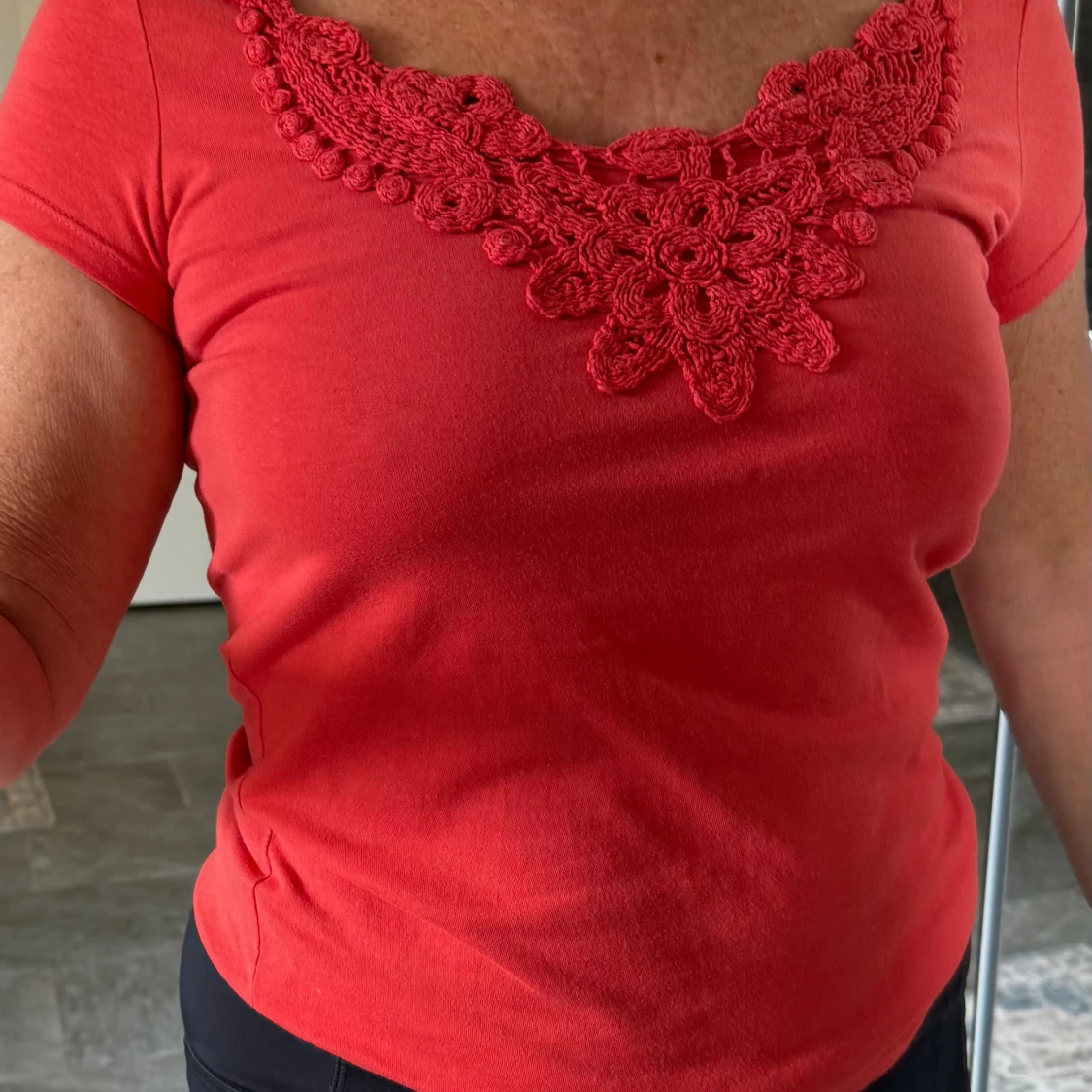 Korallröd topp med virkad spetsdetalj Willi Smith - 1