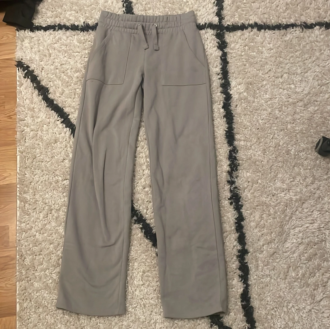 Grå mjukisbyxor från lager 157