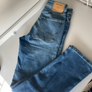 Helt nya Jack & Jones jeans - Ett par helt nya  ljusa jack & Jones jeans