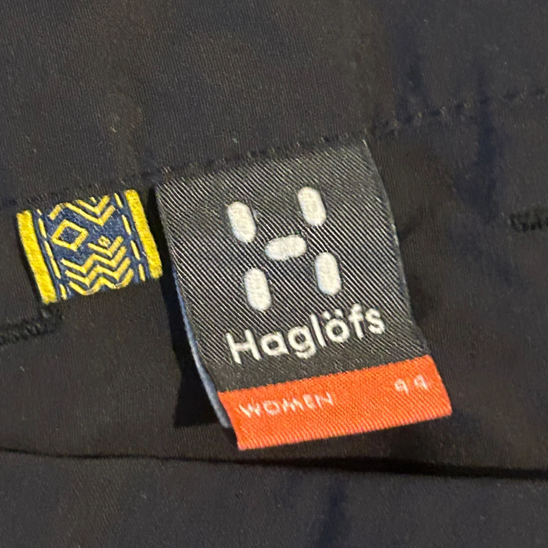 Svarta friluftsbyxor från Haglöfs dam - 1