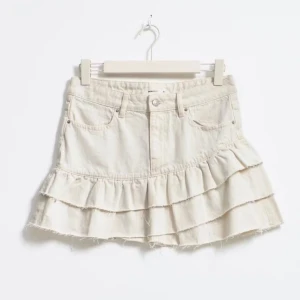 Beige jeanskjol med volanger - Supersöt beige jeanskjol från Gina i storlek 36🩷🩷