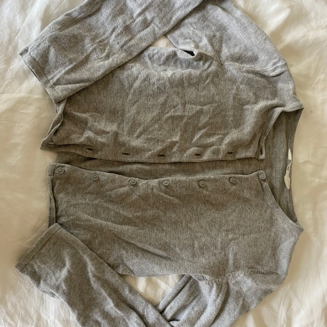 Grå kofta från H&M med knappar - 3