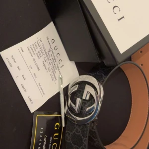 Svart Gucci bälte  - Säljer mitt Gucci bälte nu då de jag behöver pengar kvitto box och lappar finns.