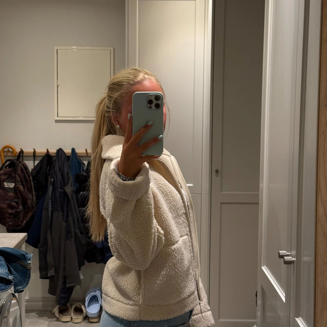 Beige teddyjacka med dragkedja - 1