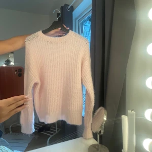 Ljus rosa stickad  - Super söt stickad tröja perfekt nu till hösten!!