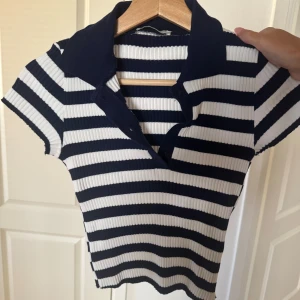 Topp - Topp från zara i storlek S. Aldrig använd. Den är en aning croppad.