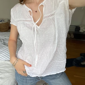 Vit blus - Jättesöt vit blus 🤍