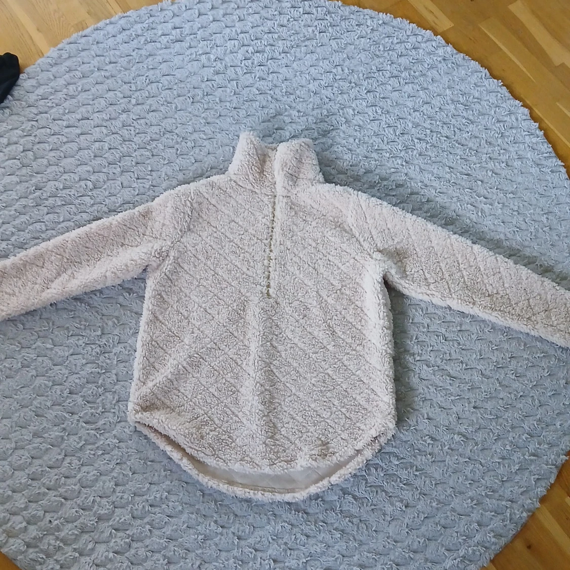 Beige fleece-tröja med half zip från Amisu
