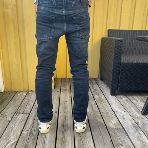 Replay ”anbass” jeans - Säljer ett par replay anbass jeans som passar perfekt för alla årstider. Storlek W29 L32 och passar dig som är ungefär 175-185cm. Jeansen är i nyskick och har endast använts ett par gånger. Vid frågor eller funderingar är det bara att skicka ett meddelande. Pris kan diskuteras vid snabba affärer.