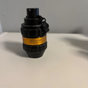 Spicebomb extreme - ✅PRISET GÅR ATT DISKUTERA✅Luktar extremt gott men säljer då jag tappat intresset till parfymer. Från början 50ml men skulle uppskatta denna till 30ml+. 