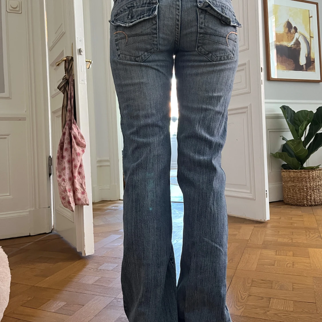Blå bootcut jeans med fickdetaljer - 3
