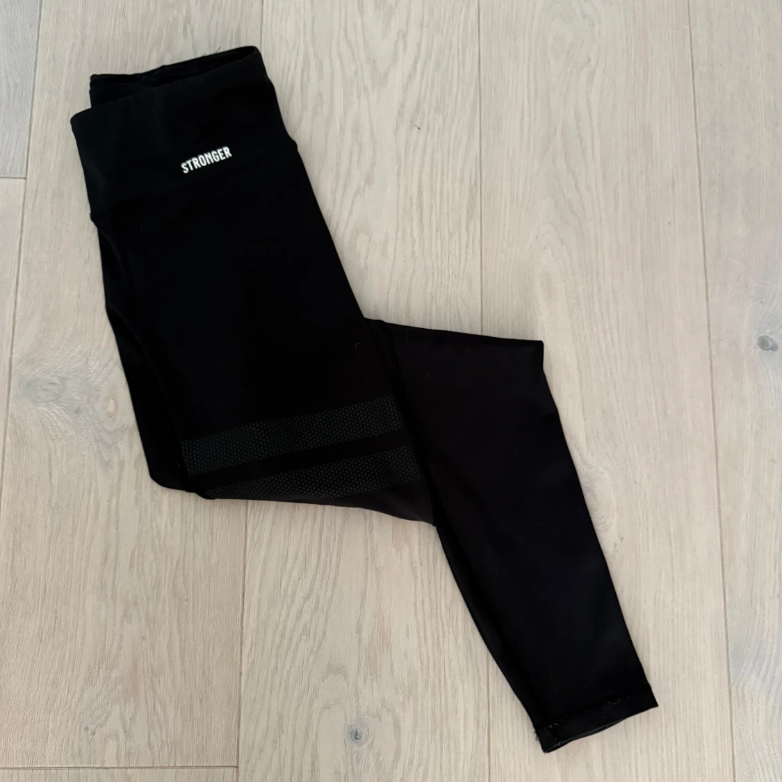 Svarta leggings från Stronger