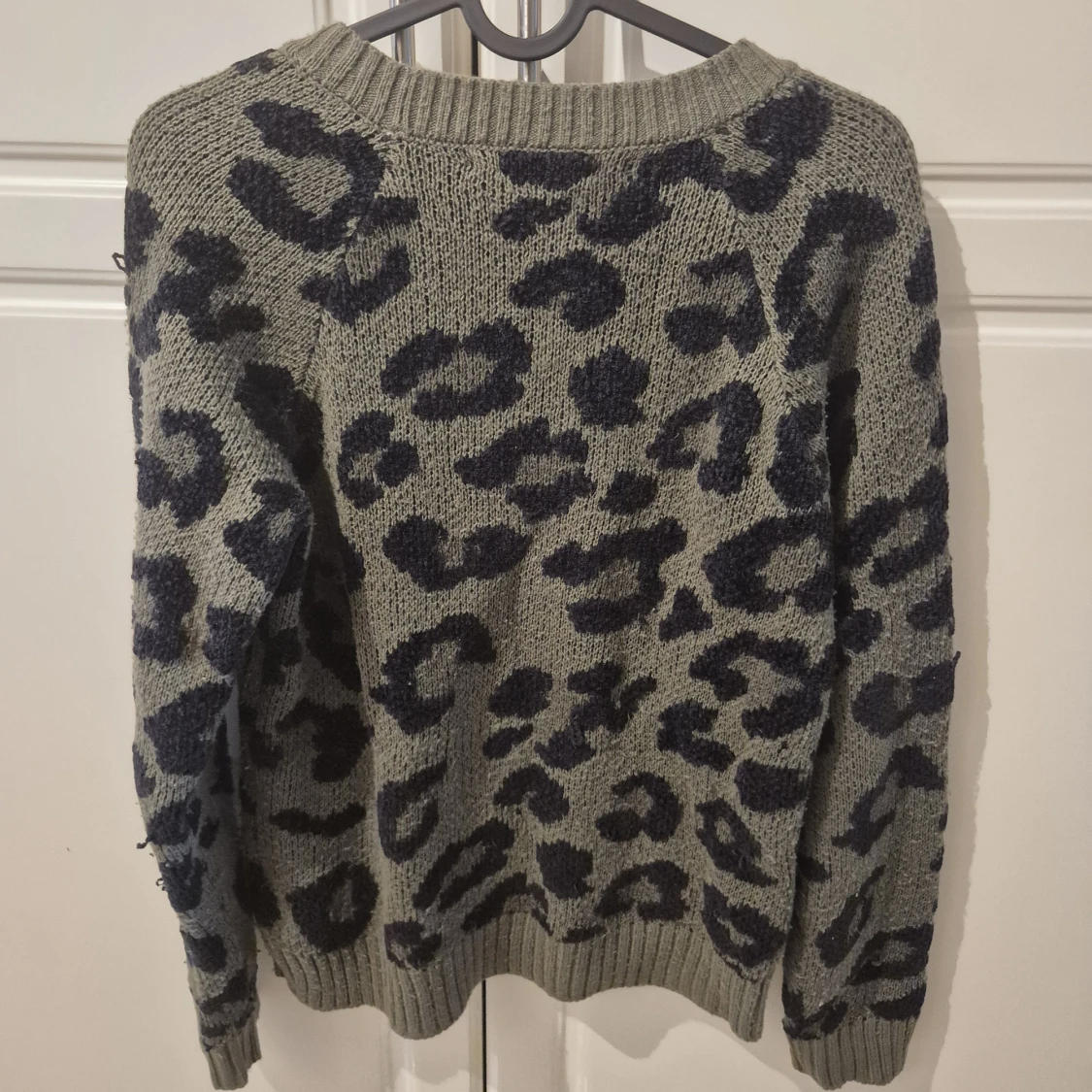 Leopardmönstrad stickad tröja ONLY - 1