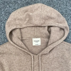 John Henric kashmir hoodie  - John Henric kashmir hoodie | Storlek S | Skick 9/10 | Endast 1099:- | Tveka inte att höra av dig vid frågor | ladoelgato.resell 
