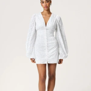 Florence Dress - Adoores superfina Florence Dress i strl 36, använd fåtal gånger men inga defekter💕