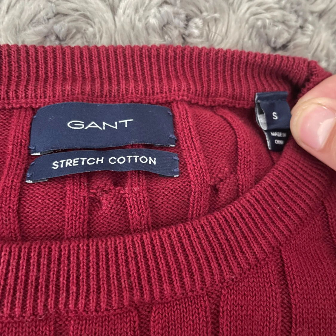 Vinröd kabelstickad tröja från GANT - 2