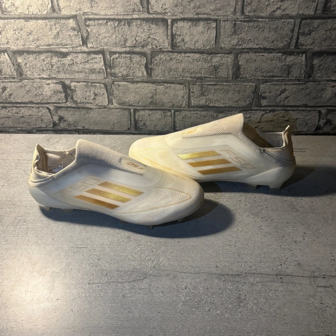 Vita fotbollsskor från Adidas - 91