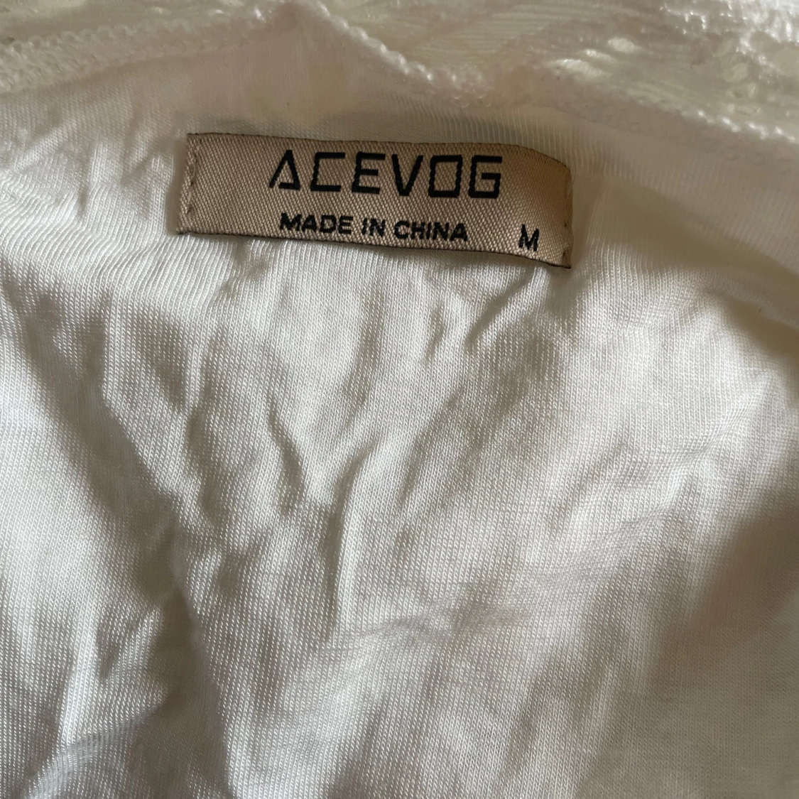 Vit spetsklänning från Acevog - 2