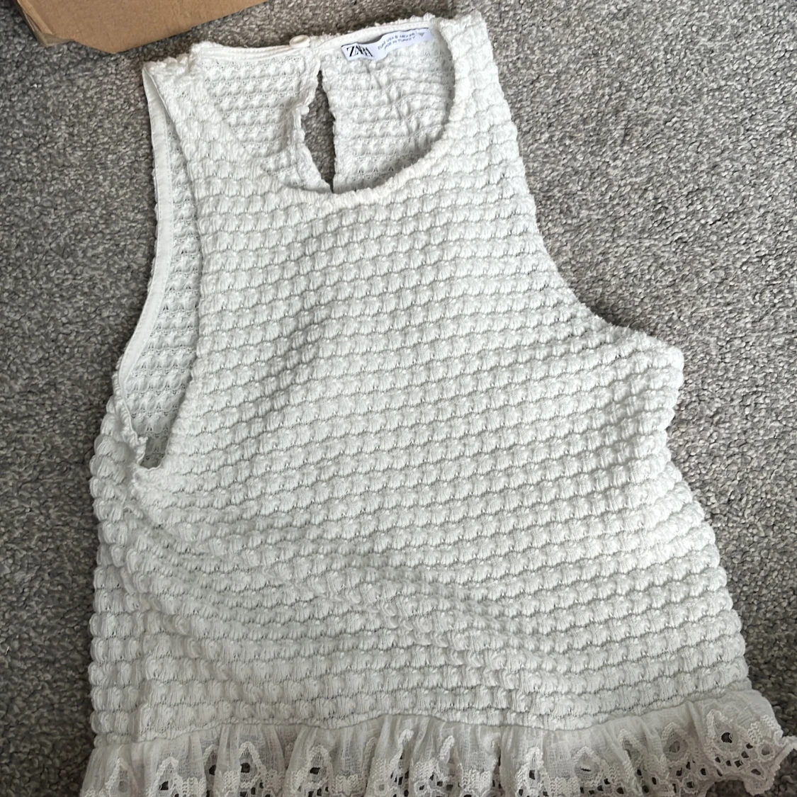 Vit ärmlös topp från Zara med spets