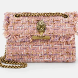 Kurt Geiger  MINI KENSINGTON - Superfin axelväska från Kurt Geiger i rosa och lila tweed med guldiga detaljer och kedja. Väskan har fransade kanter, rutigt mönster och ikonisk örndekor framtill. Perfekt storlek för det viktigaste och ger en lyxig vibe till din outfit. Är i bra skick, dustbag medföljes 