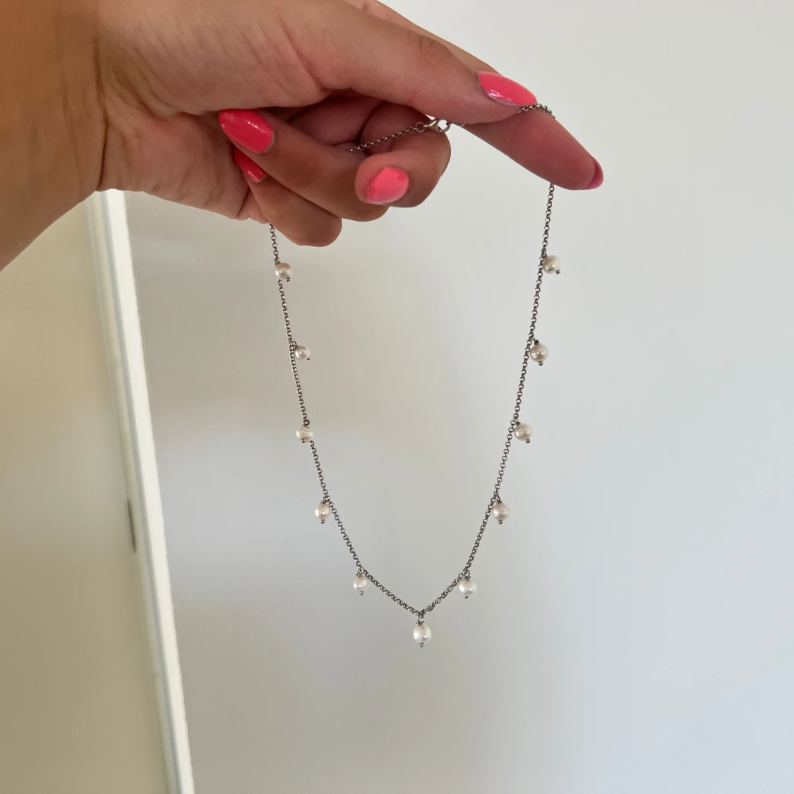 Silverhalsband med vita pärlor - 1