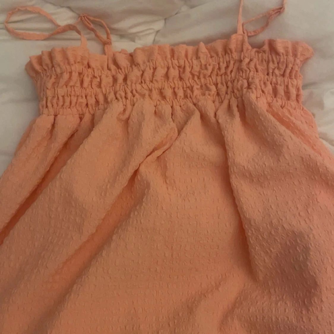 Ljusrosa ärmlös linnetopp med smock - 3