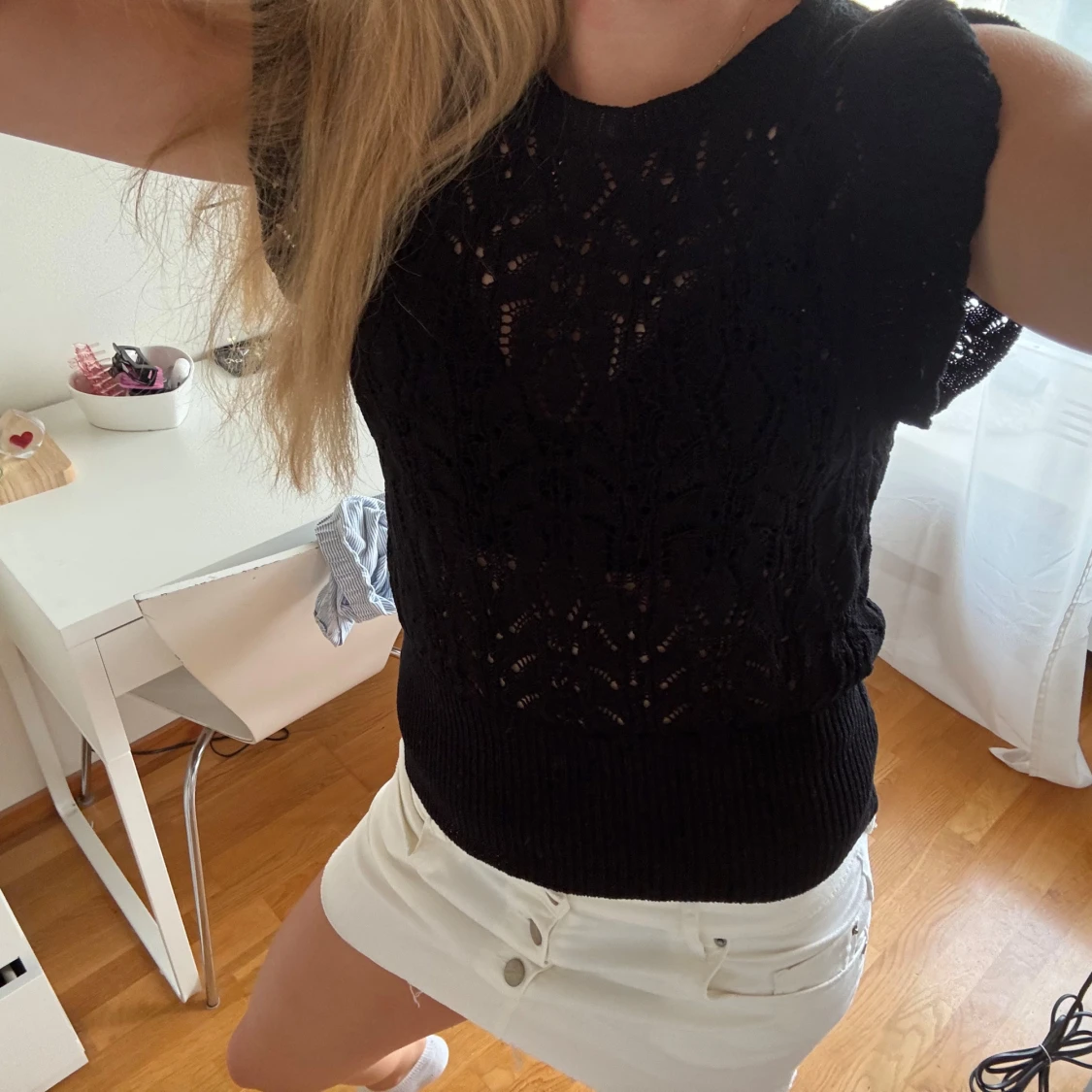 Svart stickad topp från Lindex - 1