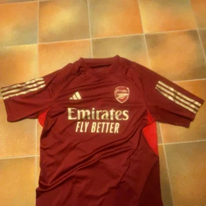Arsenal T-shirt  - Pris kan diskuteras.
